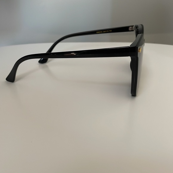 OVERSIZED SUNGLASSES BLACK with CASE - Picture 6 of 8